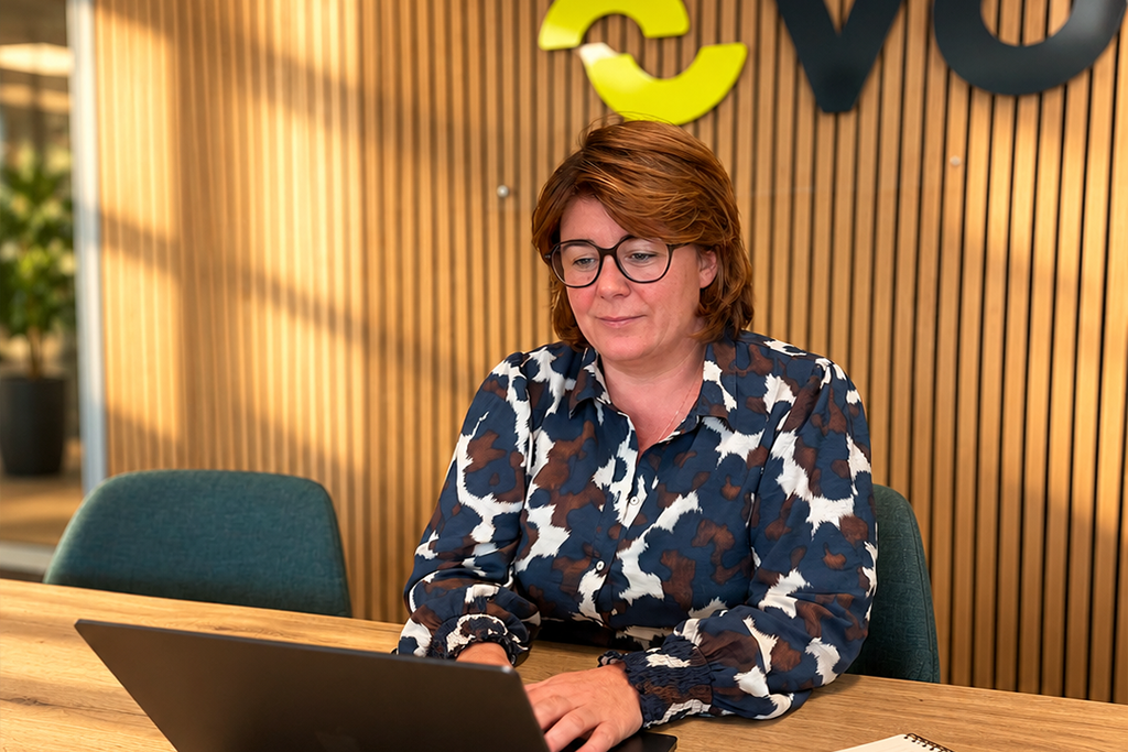 Vona specialist op kantoor