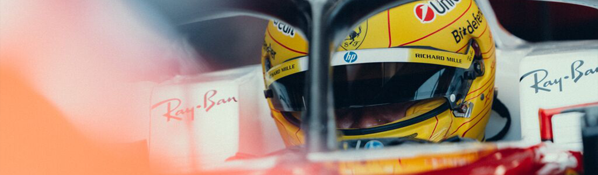 Lewis Hamilton in Ferrari F1 racewagen